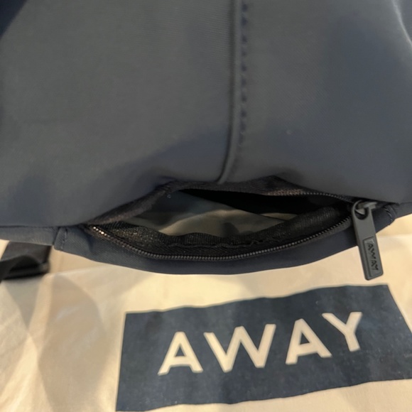 AWAY Luggage Set - Picture 4 of 10